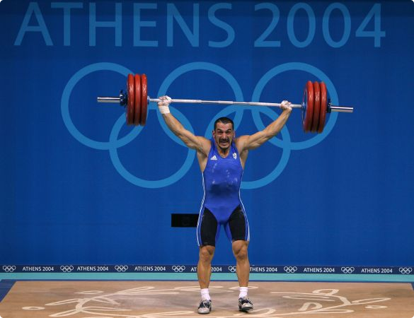 Getty Images/Al Belo # O grego Pyrros Dimas  tricampeo olmpico no levantamento de peso